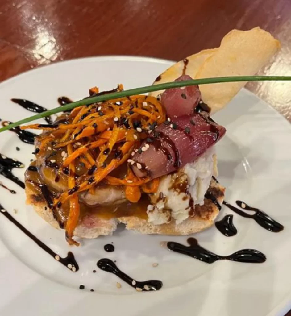 Tapa de atún con zanahoria y reducción de balsámico - Ruta de la Tapa Sabores de Primavera